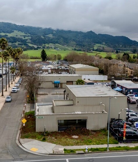 Primary Photo Of 3218-3220 Santa Rosa Ave, Santa Rosa Service For Lease