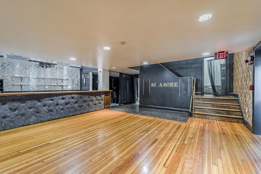 More Photos Of 518 N Charles St, Baltimore Storefront Retail Office For Sale