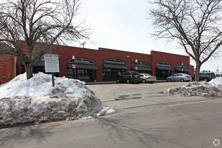 More Photos Of 7311-7331 W 79th St, Overland Park Unknown For Lease