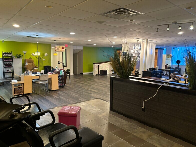 More Photos Of 2 E Gregory Blvd, Kansas City Office For Lease