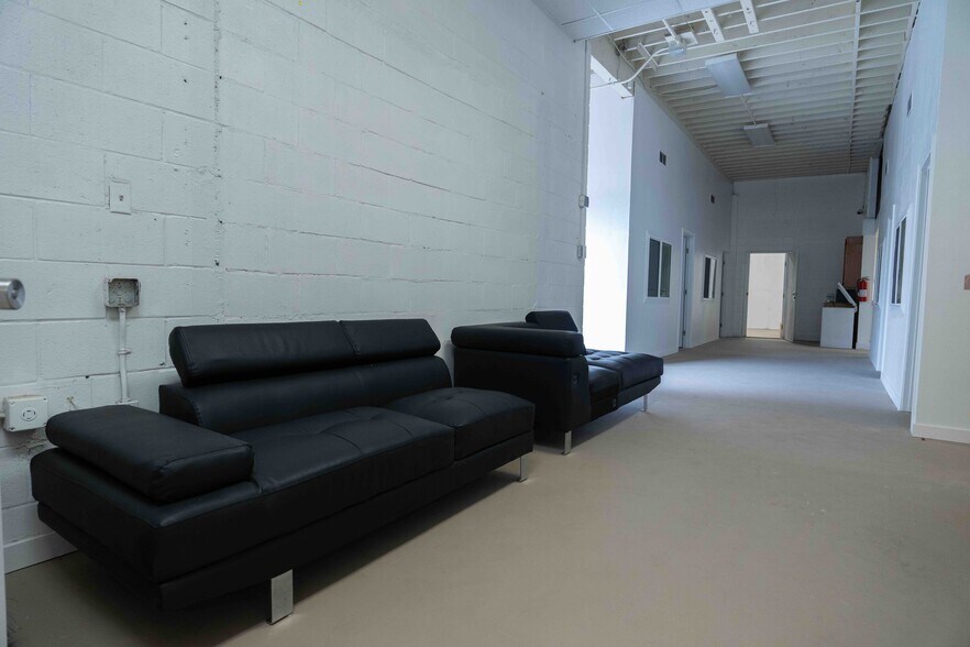 More Photos Of 410 Vista Village Dr, Vista Freestanding For Sale