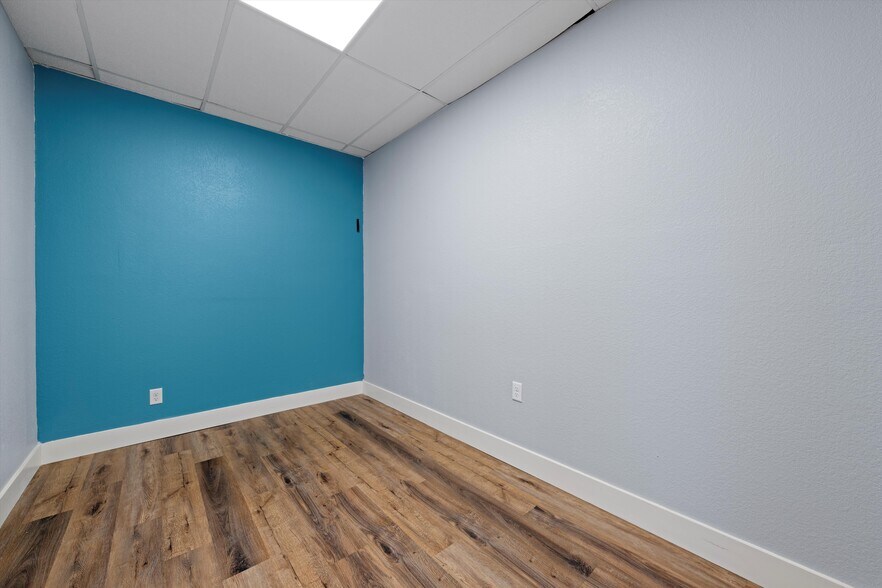 More Photos Of 605 Towne Oaks Dr, Waco Freestanding For Lease