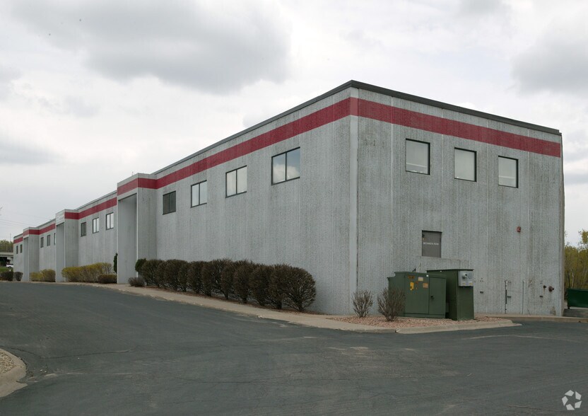 More Photos Of 2530-2570 Kasota Ave, Saint Paul Light Manufacturing For Lease