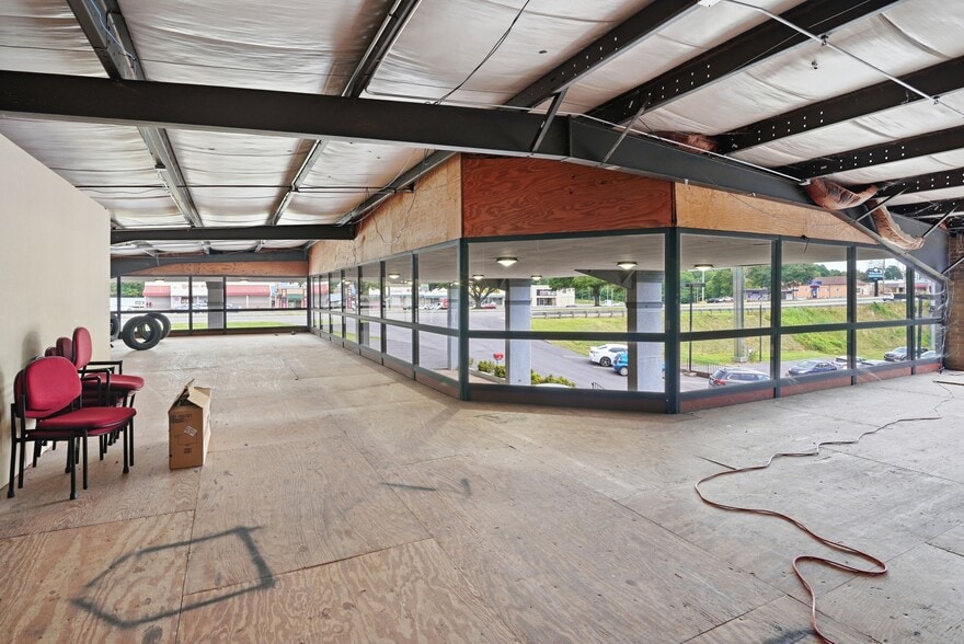 More Photos Of 325 W Dixon Blvd, Shelby Unknown For Lease