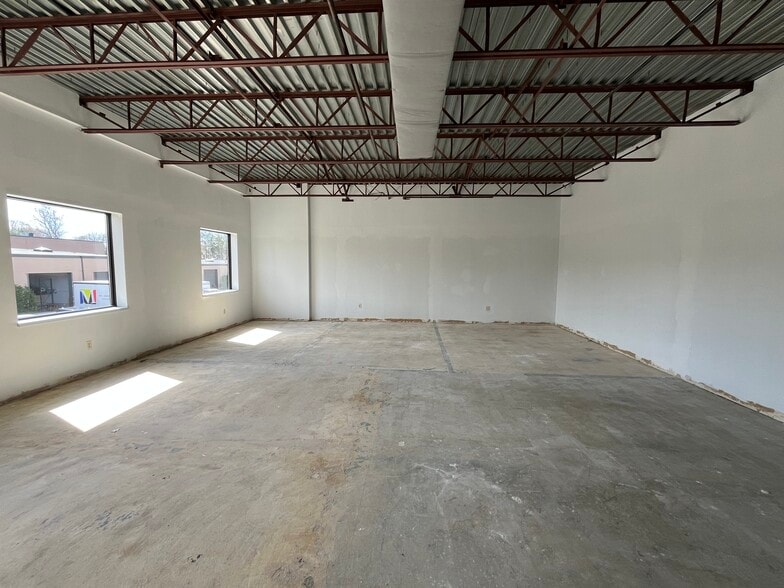 More Photos Of 108 Clematis Ave, Waltham Unknown For Lease