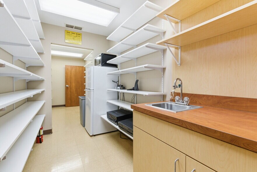 More Photos Of 3208 College Dr, Louisville Office For Sale