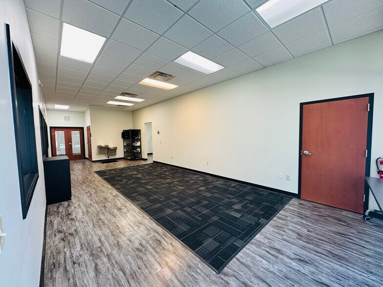 More Photos Of 12276 San Jose Blvd, Jacksonville Coworking Space
