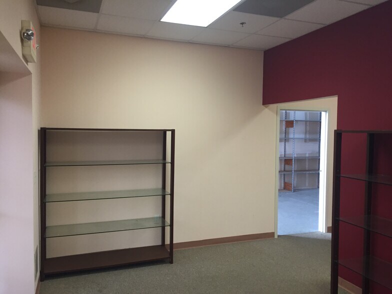 More Photos Of 8725 Youngerman Ct, Jacksonville Warehouse For Sale