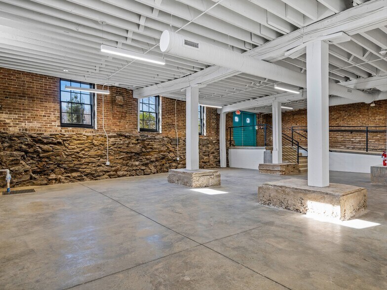 More Photos Of 170 Lyman St, Asheville Office For Lease