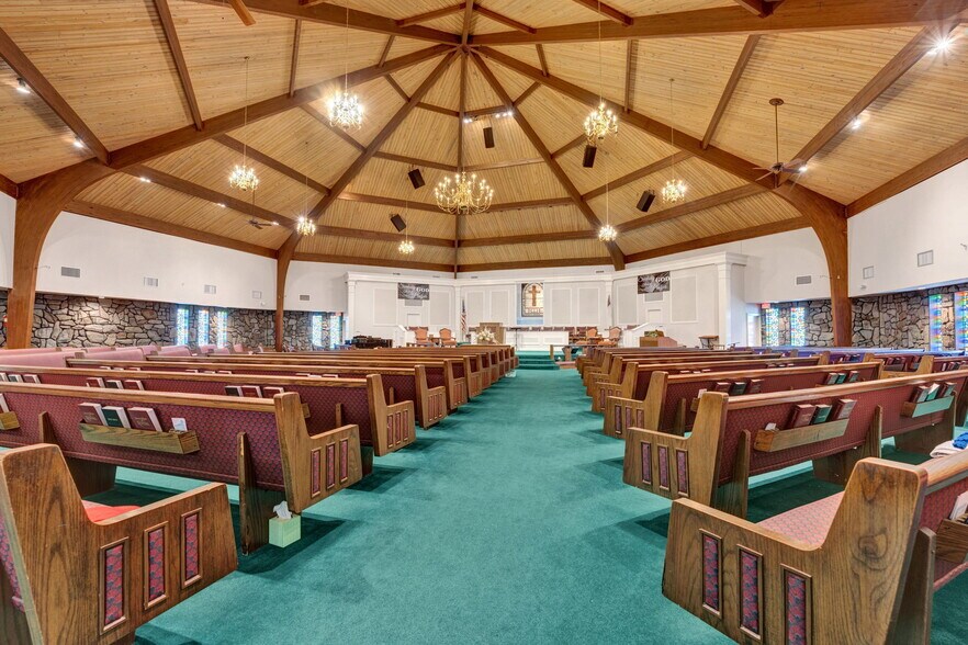 More Photos Of 3232 Covington Pike, Memphis Religious Facility For Sale