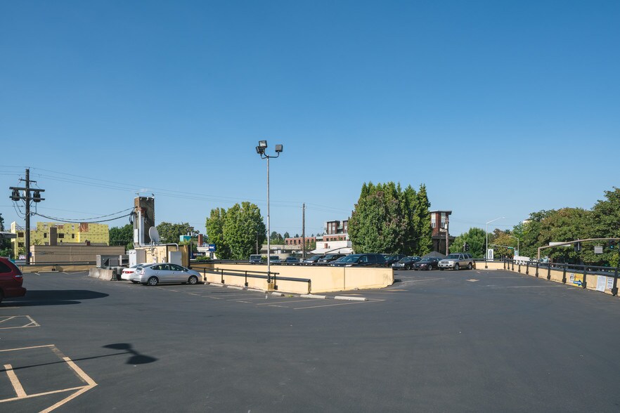 More Photos Of 4150-4152 NE Hancock, Portland General Retail For Lease