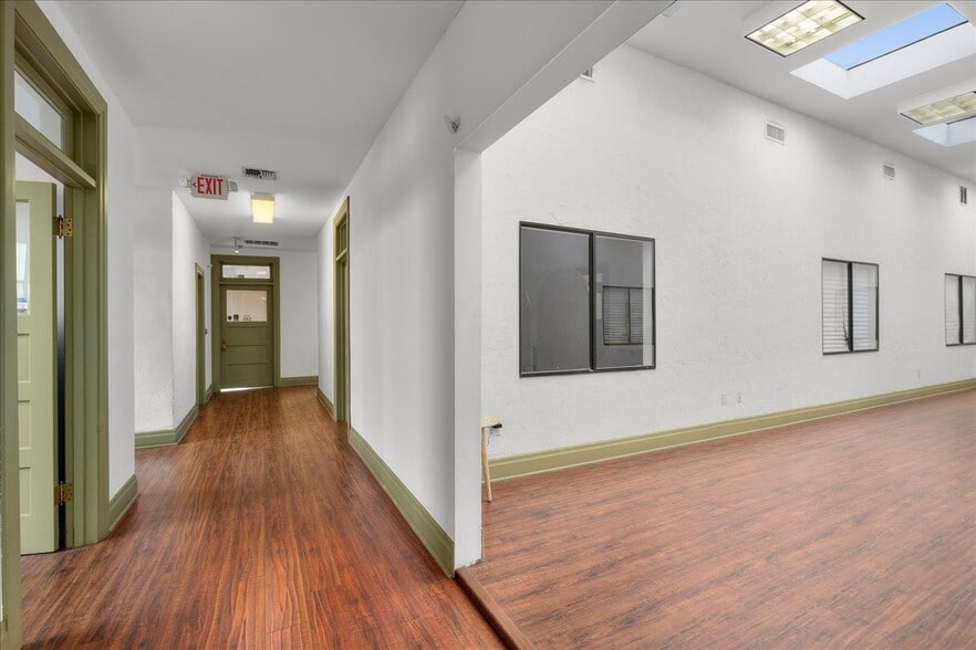 More Photos Of 1002-1008 S Pacific Ave, San Pedro Storefront Retail Office For Lease
