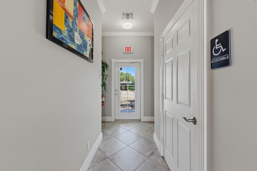 More Photos Of 3193 SE Dixie Hwy, Stuart Office For Sale