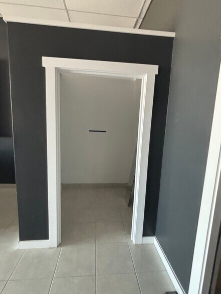 More Photos Of 710 E Sublett Rd, Arlington Unknown For Lease