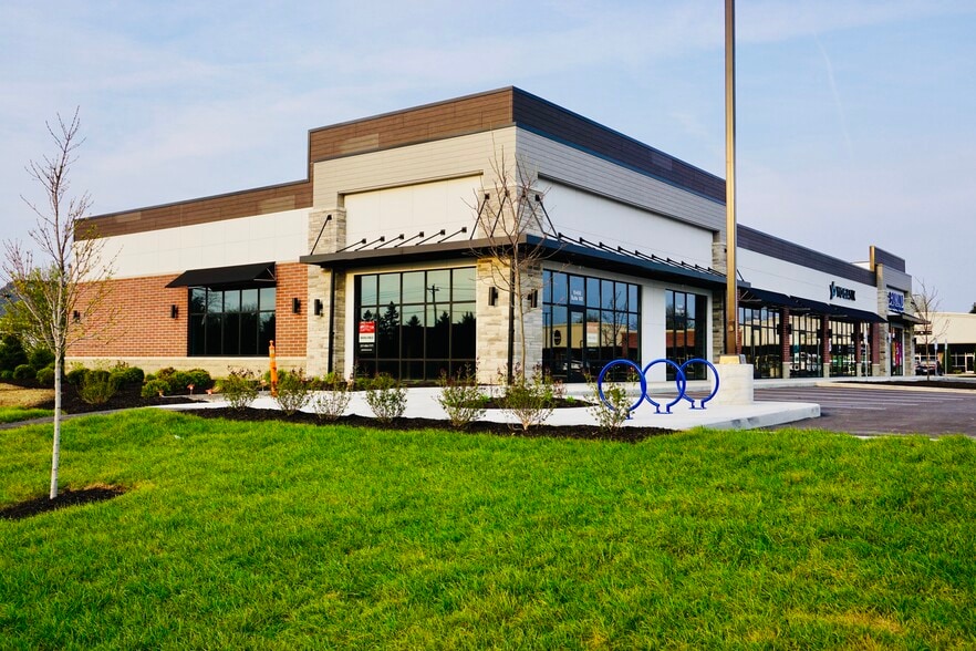 More Photos Of 10470 Olio Rd, Fortville Freestanding For Lease