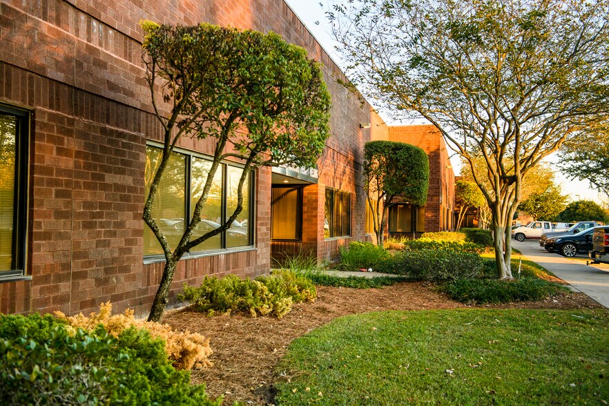 More Photos Of 14141 Airline Hwy, Baton Rouge Unknown For Lease