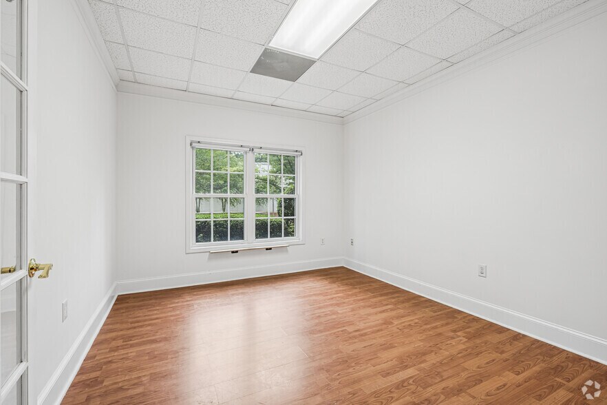 More Photos Of 1290 Kennestone Cir, Marietta Unknown For Lease
