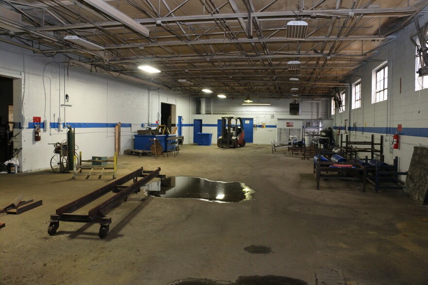 More Photos Of 28530 Reynolds St, Inkster Manufacturing For Sale