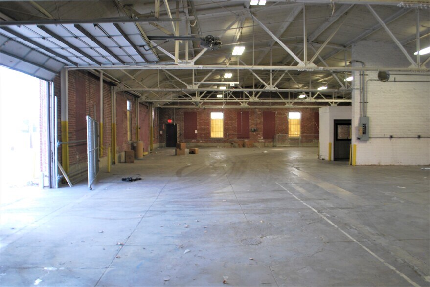 More Photos Of 1111 Seymour St, Muncie Light Manufacturing For Lease