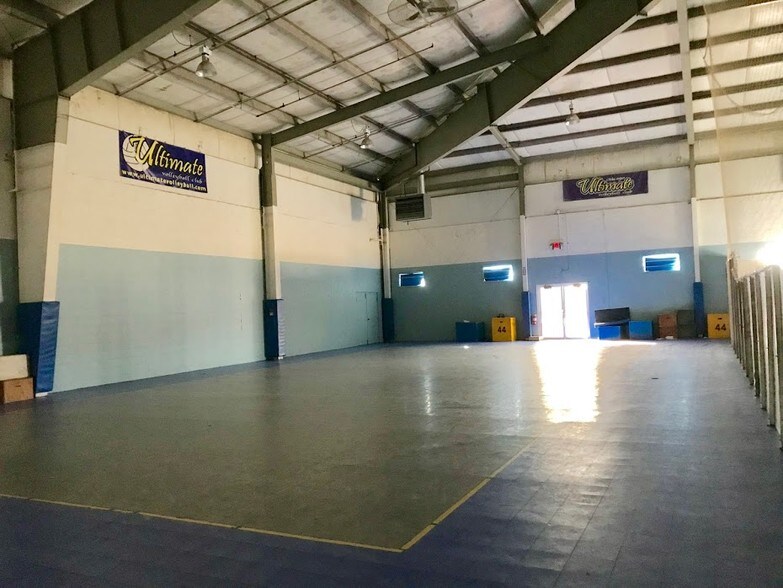 More Photos Of 10850 W Laraway Rd, Frankfort General Retail For Lease