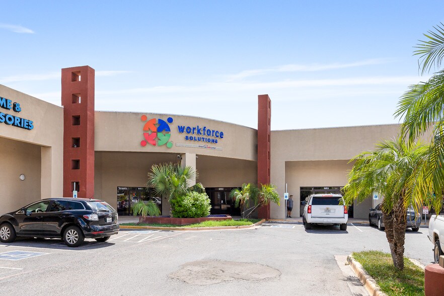 More Photos Of 901 Travis St, Mission General Retail For Sale