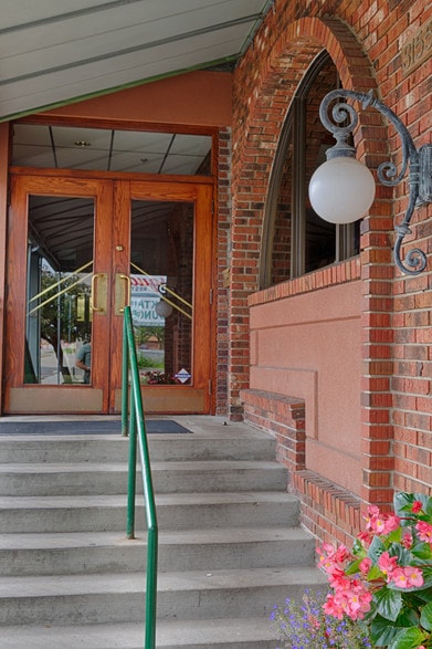 More Photos Of 31555 Woodward Ave, Royal Oak Restaurant For Lease