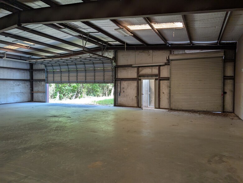 More Photos Of 2209 E Main St, Gatesville Service For Sale