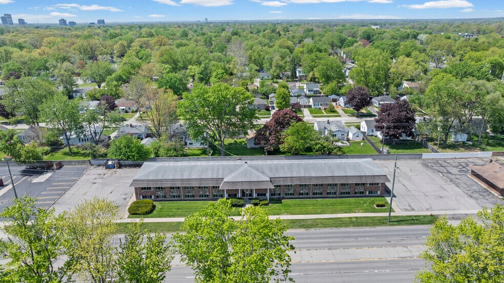 More Photos Of 28475 Greenfield Rd, Southfield Office For Sale