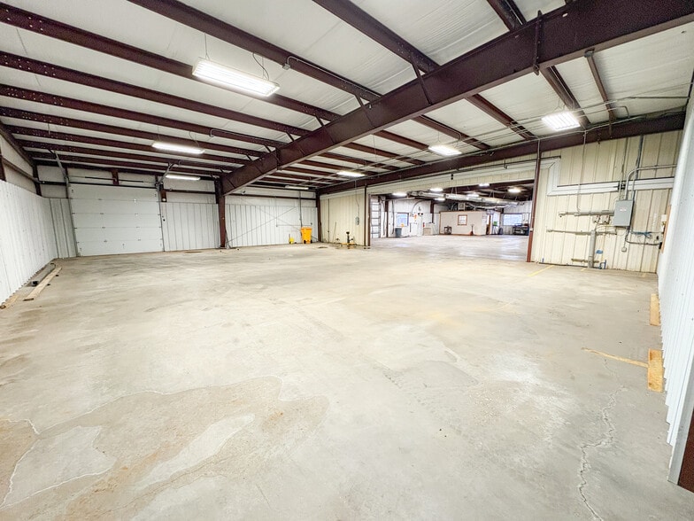 More Photos Of 200 N Pine St, Kermit Industrial For Sale