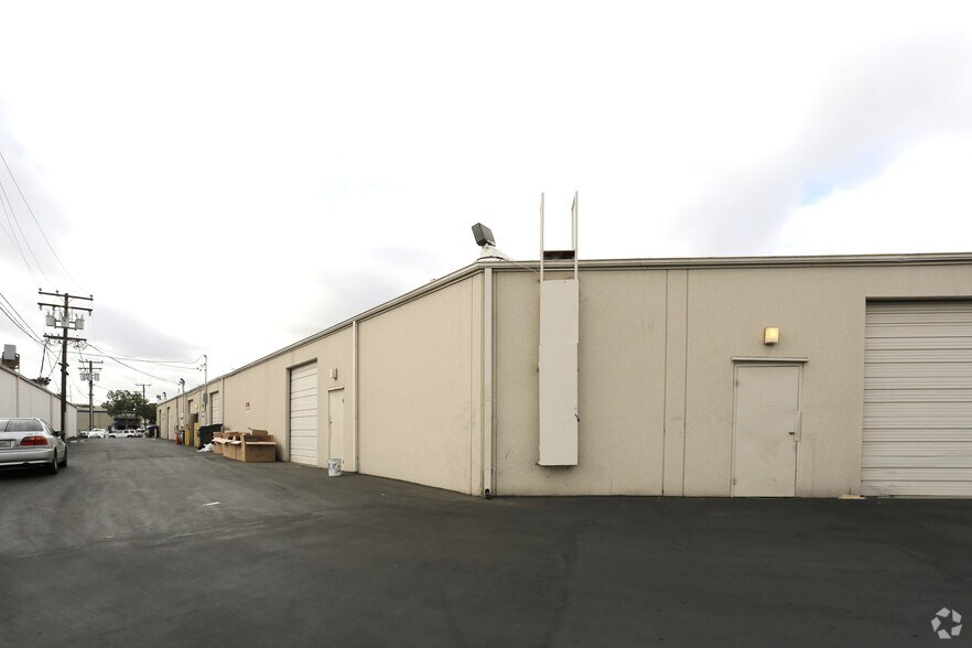 More Photos Of 3281-3295 Industry Dr, Signal Hill Warehouse For Lease