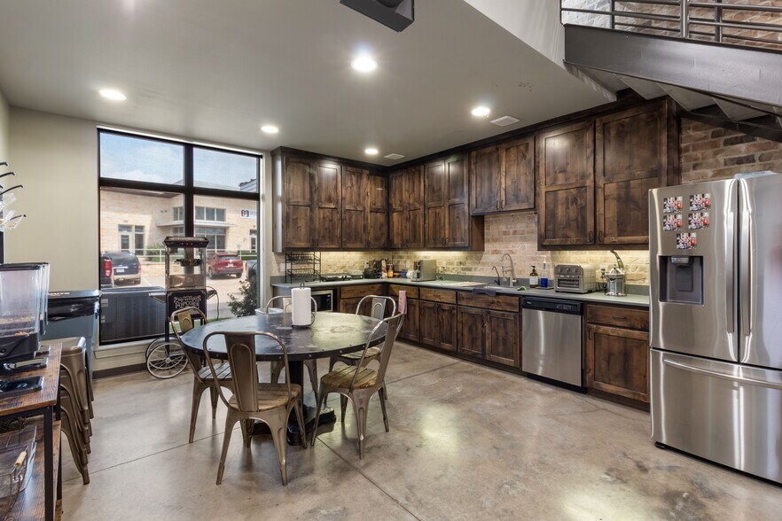 More Photos Of 750 William D Fitch Pky, College Station Loft Creative Space For Lease