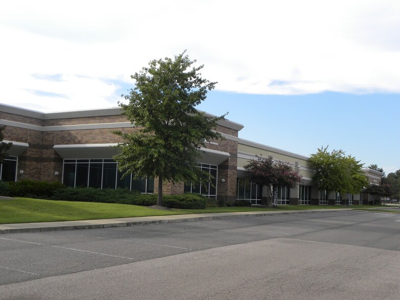 More Photos Of 1910 Nonconnah Blvd, Memphis Office For Lease