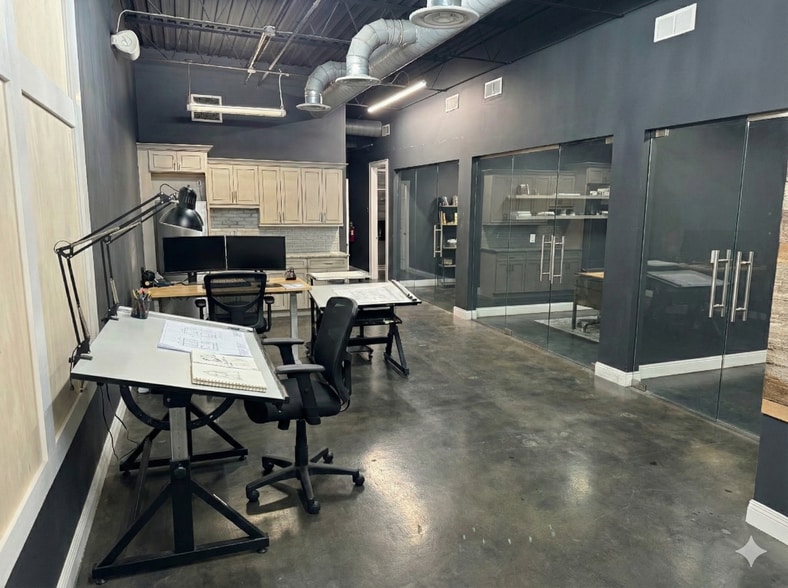 More Photos Of 5400 New Peachtree Rd, Atlanta Showroom For Lease