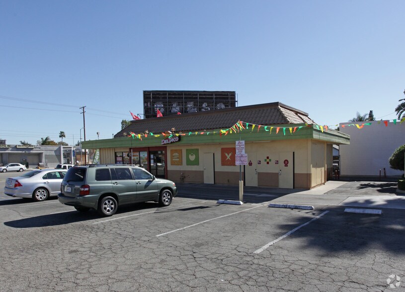 Primary Photo Of 7545 Balboa Blvd, Van Nuys Fast Food For Lease