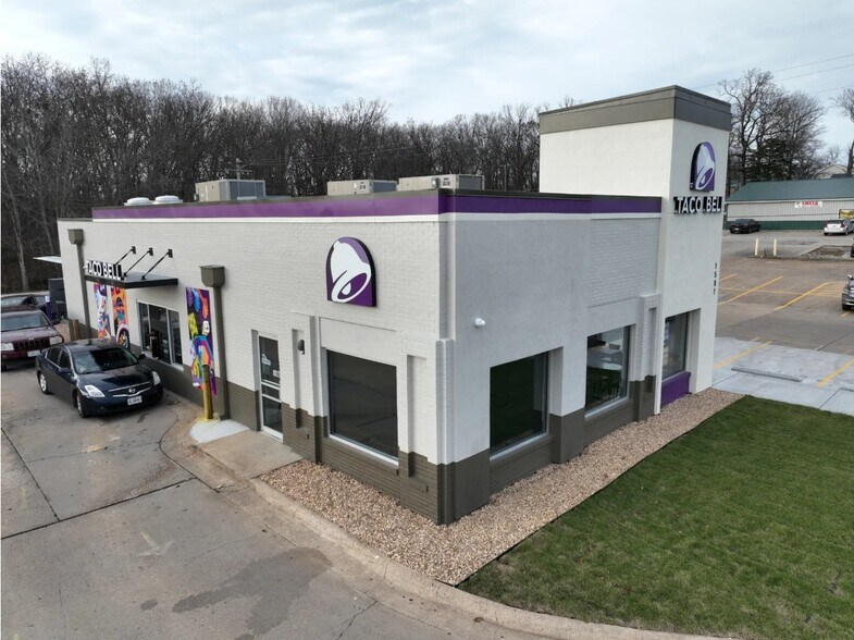 Primary Photo Of 1501 S Business 54, Eldon Fast Food For Sale