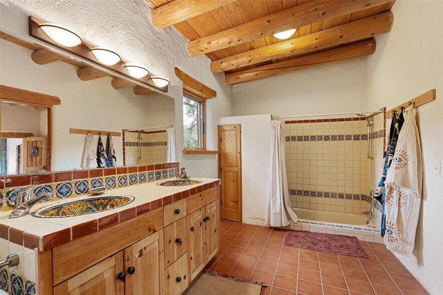 More Photos Of 18 Destierro Trail, Santa Fe Lodge Meeting Hall For Sale