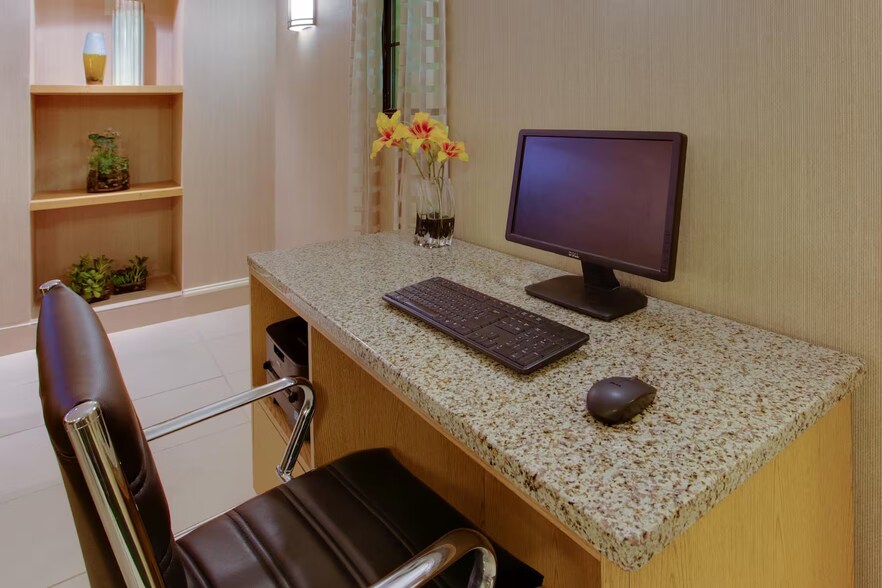 More Photos Of 8507 University Blvd, Coraopolis Hotel For Sale