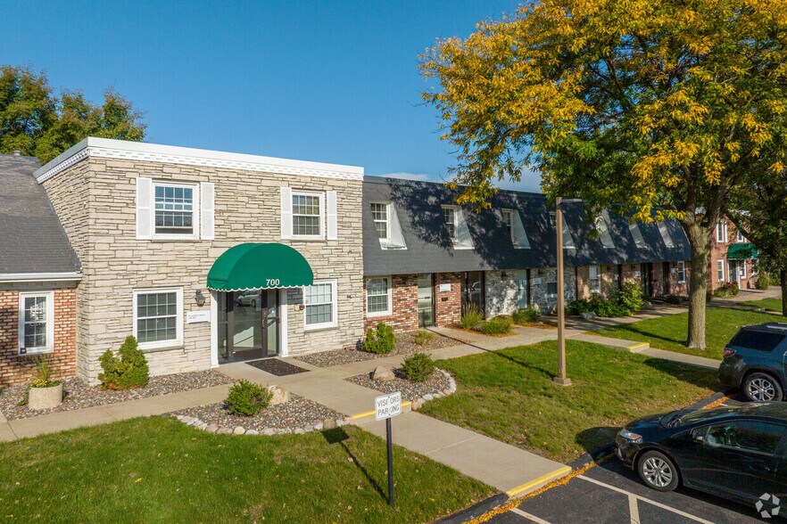 Primary Photo Of 700 Twelve Oaks Center Dr, Wayzata Office For Lease