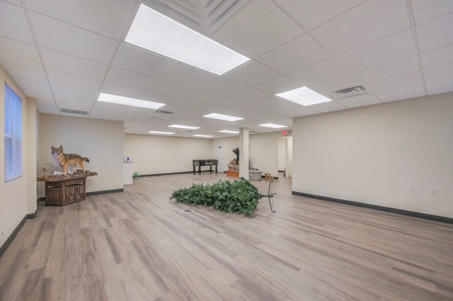 More Photos Of 116-120 Monahan Ave, Dunmore Flex For Lease