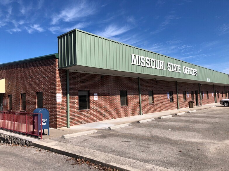 More Photos Of 2720 Shepherd Of The Hills Expy, Branson Office For Lease