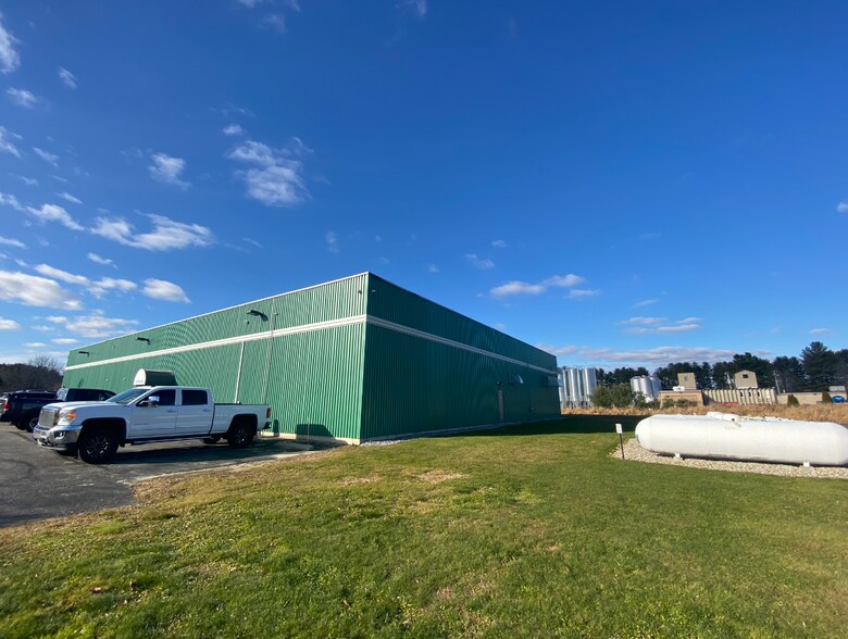 More Photos Of 11 Fireslate Pl, Lewiston Warehouse For Lease