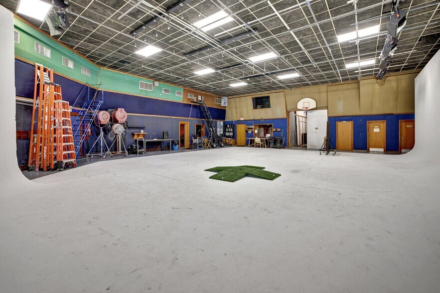 More Photos Of 15221 NE 21st Ave, Miami Warehouse For Sale