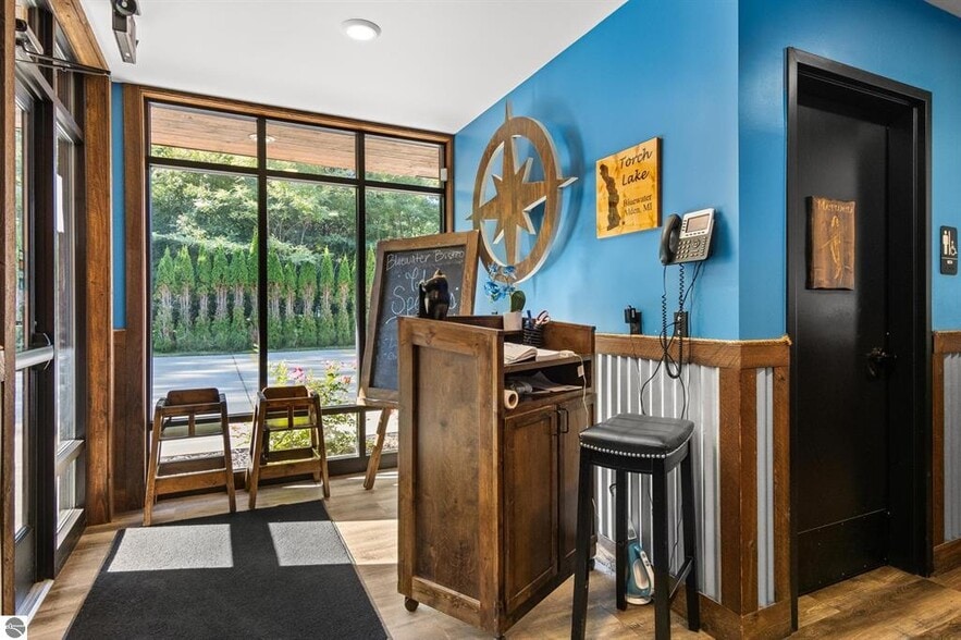 More Photos Of 11921 SE Torch Lake Dr, Alden Restaurant For Sale