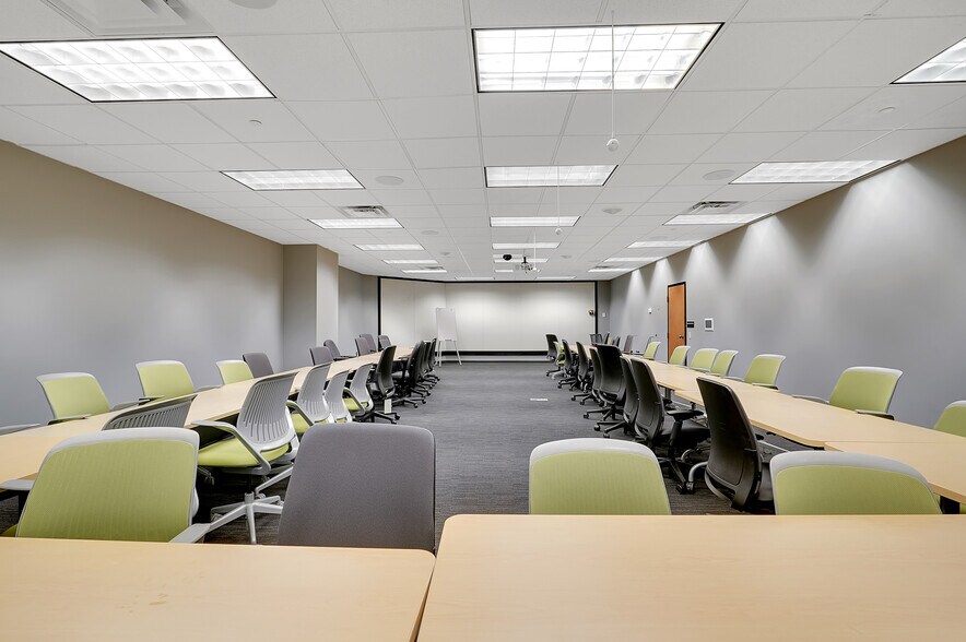 More Photos Of 515 W Market St, Louisville Office For Lease