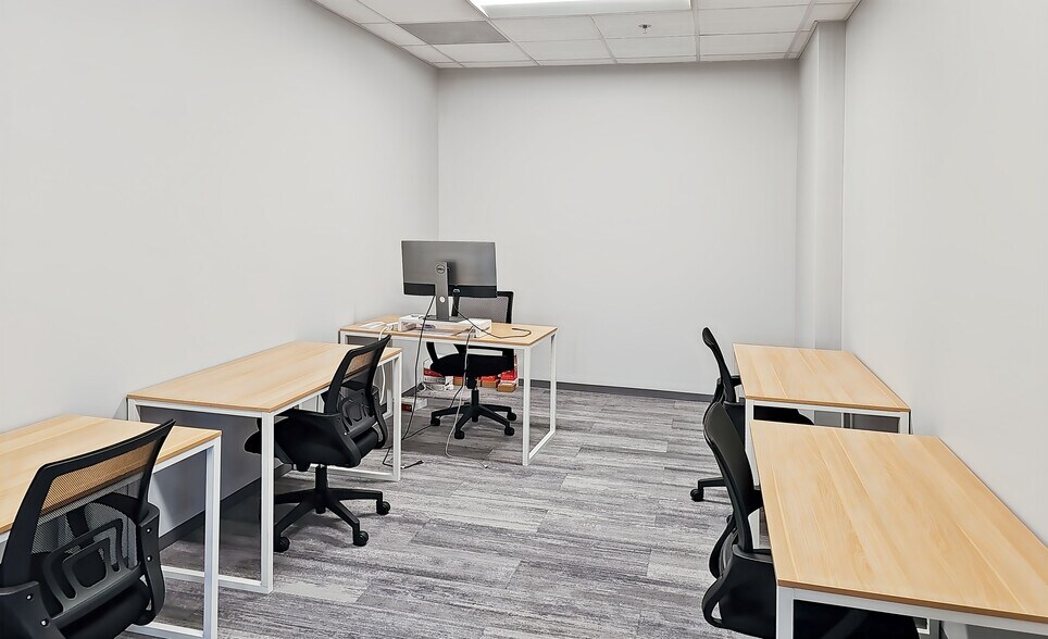 More Photos Of 18722 University Blvd, Sugar Land Coworking Space