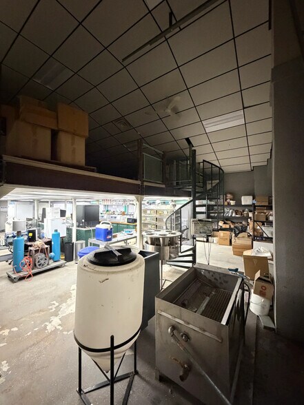 More Photos Of 27013 E Lillian St, Hebron Warehouse For Sale