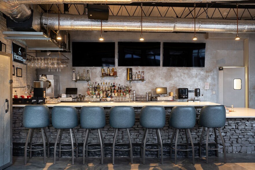 More Photos Of 281 Peters St SW, Atlanta Bar For Sale