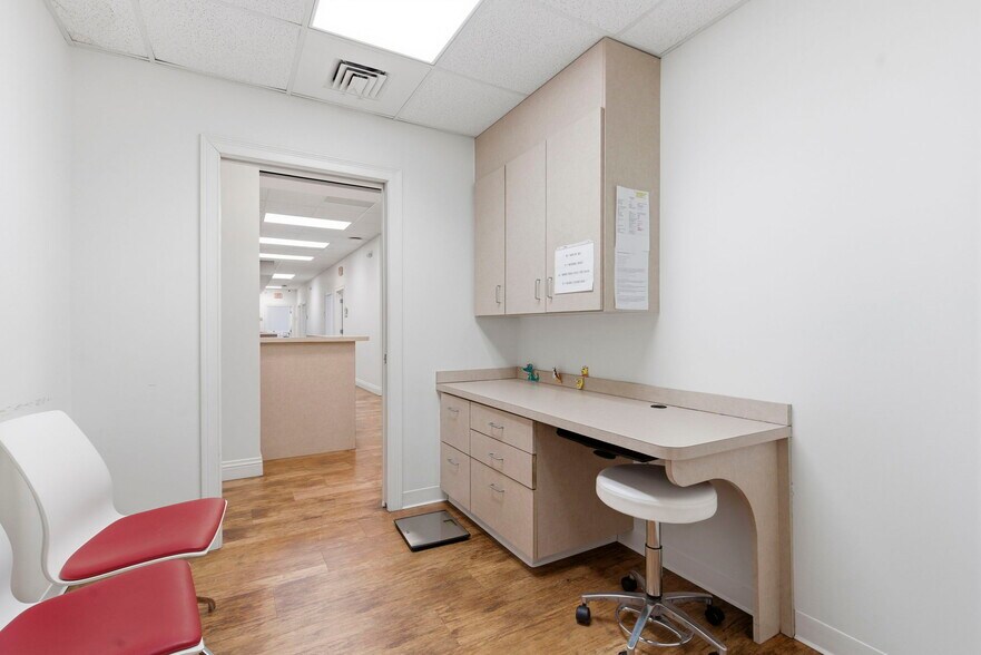 More Photos Of 5540-5550 N Farmer Branch Rd, Ozark General Retail For Sale