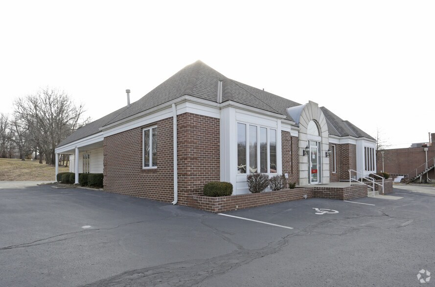 More Photos Of 6011 Nieman Rd, Shawnee Office For Lease