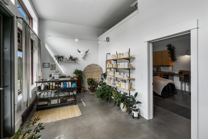 More Photos Of 387 Gallatin Park Dr, Bozeman Loft Creative Space For Sale